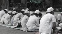 Tradisi Unik Ramadan di Indonesia, dari Botram hingga Pentas Teater