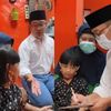 Ridwan Kamil Beri Kursi Roda  untuk Vien Larasaty Penderita Selebral Palsy