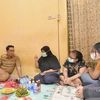 Ridwan Kamil Bantu Keluarga Yatim di Kota Bekasi