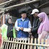 Wagub Jabar Sambangi Warga Garut yang Rumahnya Dirobohkan Rentenir 