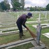 Cerita Irwansyah, Senang Bisa Merawat Makam Pahlawan di TMP Cikutra