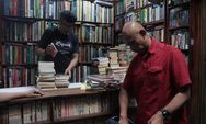 Melongok Pasar Buku Palasari, Surganya Para Pencinta Buku
