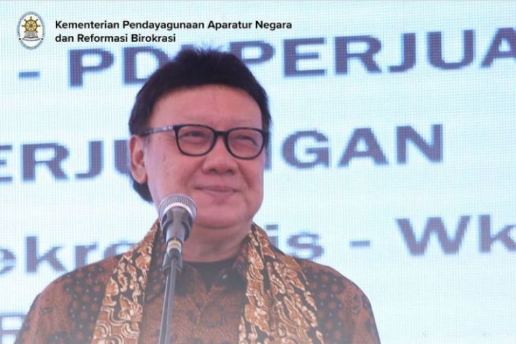 Menpan RB Tjahjo Kumolo meninggal dunia setelah menjalani perawatan di rumah sakit selama sepekan. (Instagram @kemenpanrb)