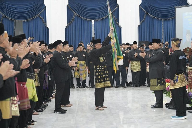 Gubernur Jabar Ridwan Kamil  dan Ketua IPSI Prabowo Subianto saat pelantikan IPSI Jabar di Gedung Sate. (Humas Pemprov Jabar)