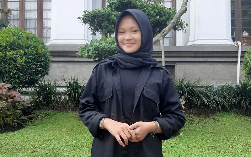 Vanya Lutfia Zahra saat melatih tari untuk pertunjukan kolosal 'Tari Merak Sadunya'. (Okky Adiana)