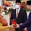 127 Tokoh Terima Bintang Penghargaan, Ada Ajip Rosidi dan Gugum Gumbira 